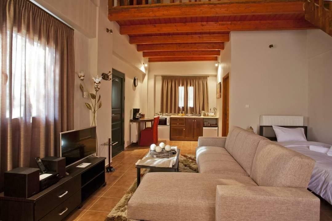 All Seasons Πέτρινες Παραδοσιακές Κατοικίες Kalavryta Ngoại thất bức ảnh